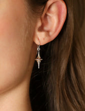 Load image into Gallery viewer, &quot;Kiss&quot; earrings
